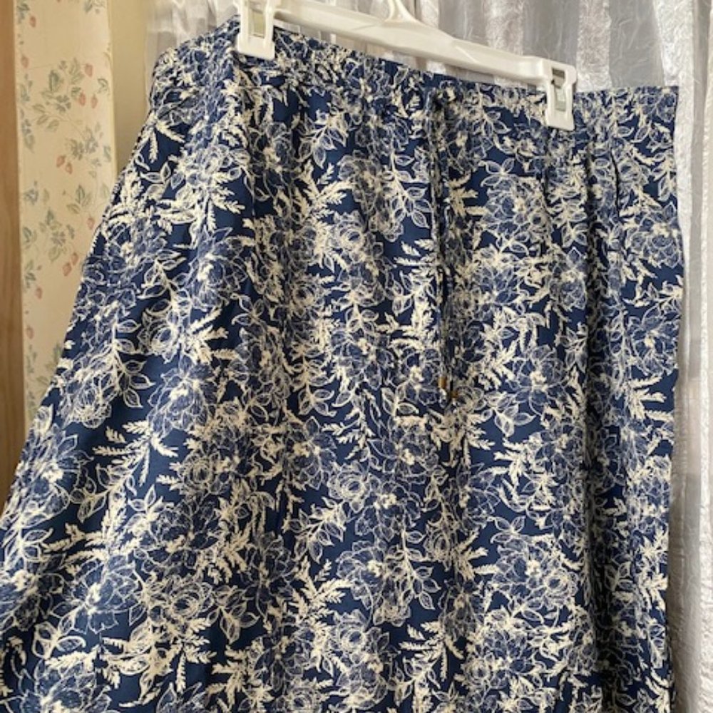 Eddie Bauer Blue Floral 100% Rayon Slightly A-Line Drawstring Skirt, XL